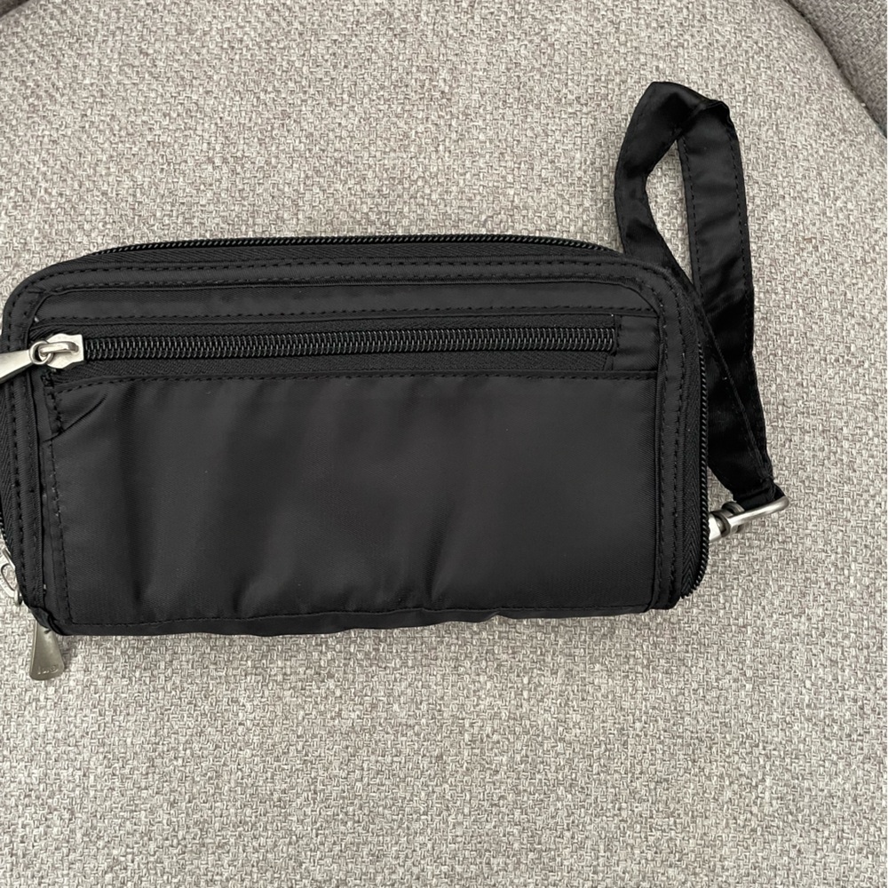 LUG- Legacy Collection Tango Travel Wallet - Picture 2 of 3